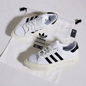 BEYONCÉ SUPERSTAR Size 9 Womens